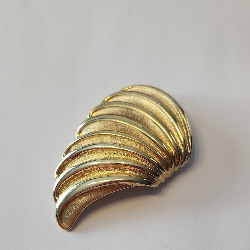 Vintage LR Lady Remington Gold Tone Scarf Clip